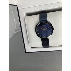 Bering Classic 18132-399 Womens 32mm Crystal Accent Blue MOP Dial Watch NEW $199